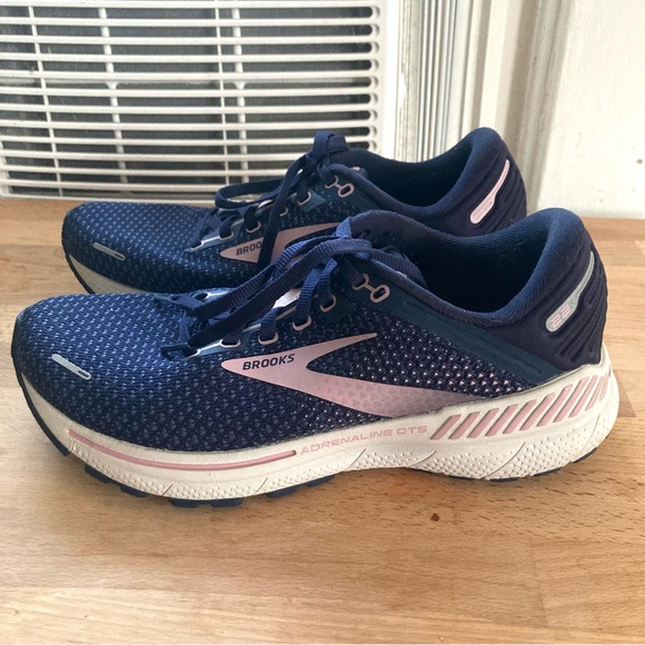 Brooks size 8.5 medium Adrenaline 22 GTS Support Shoe Navy Purple - Picture 1 of 11